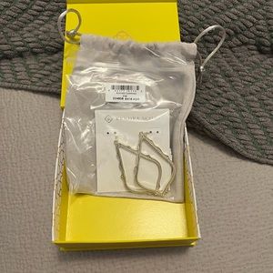 *NWT* Kendra Scott Sophee Earrings - Gold
